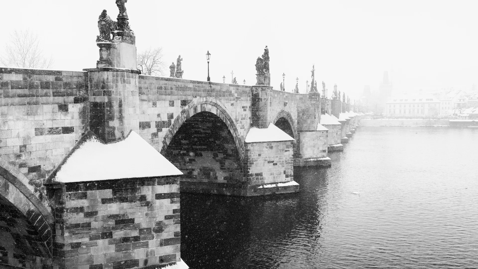 Charles bridge at night — overview